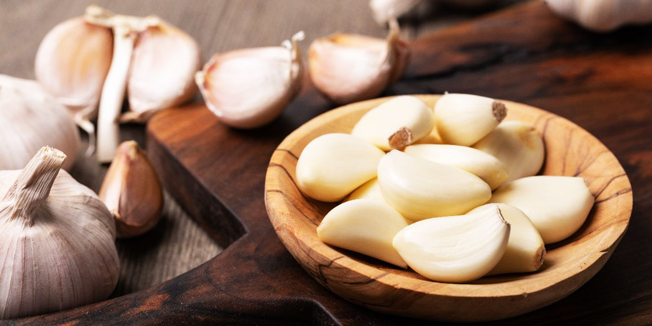 Yağlı yemeklerin yanında yenilen sarımsak tam bir şifa kaynağı
