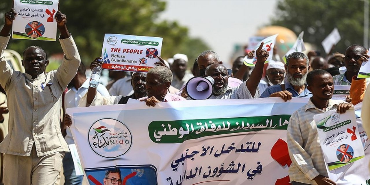 Sudanlılar "dış müdahaleyi" protesto etti