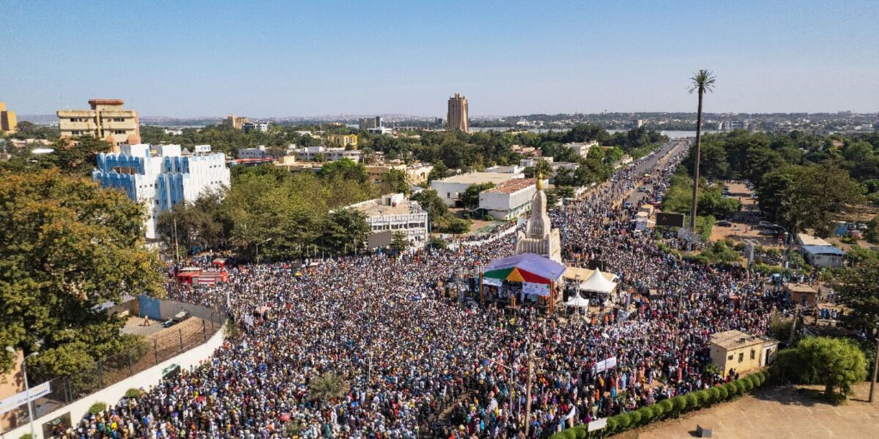 Mali'de Hz. Muhammed'e (asm) hakaret edilince meydanlar doldu