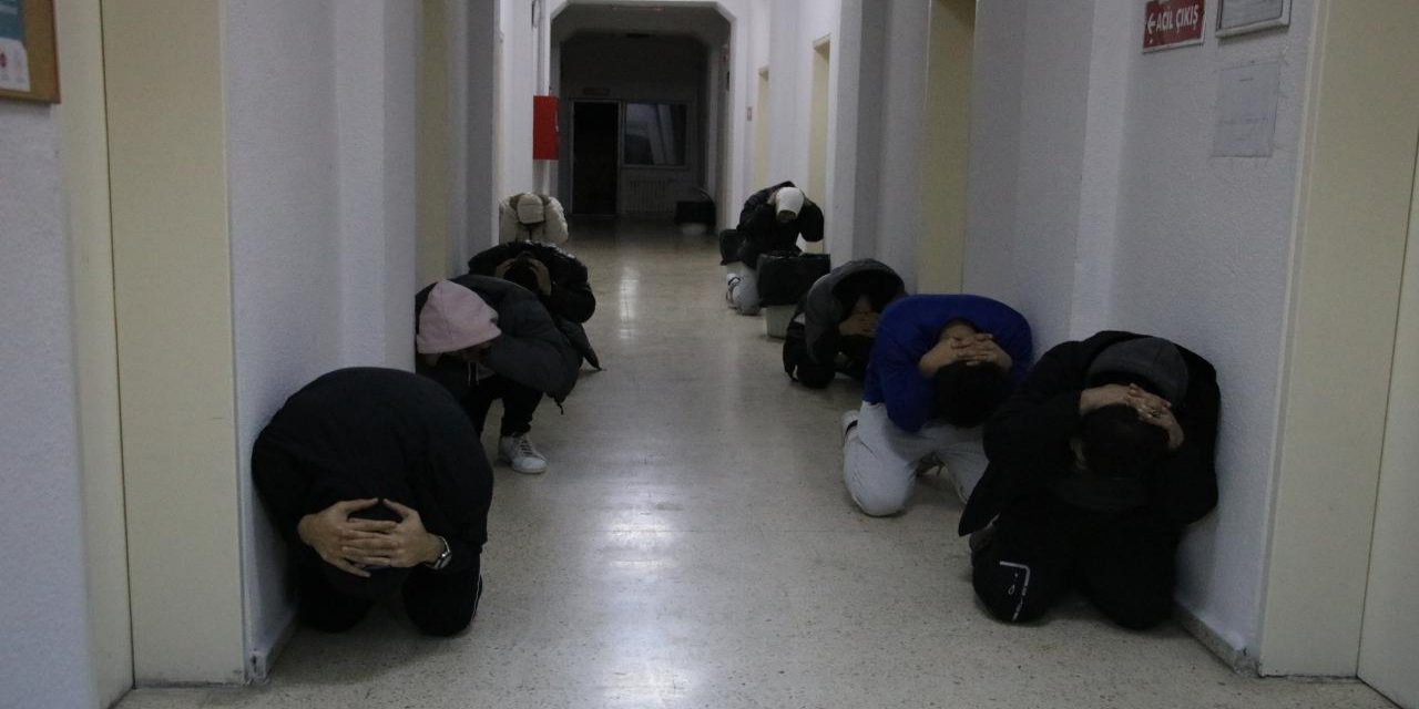 KYK yurtlarında "Deprem Anı, Çök Kapan Tutun ve Tahliye" tatbikatı