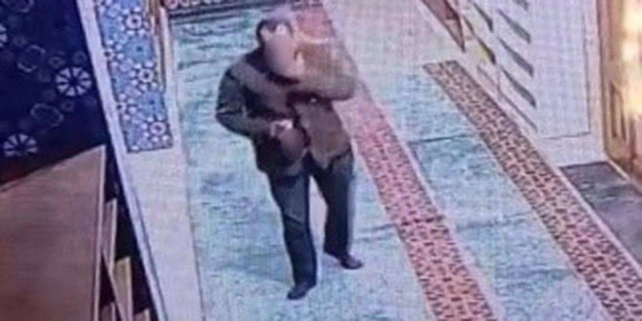 Camiye içki şişesiyle girdi, sigara içti, Kur'an-ı Kerim'e tekme attı