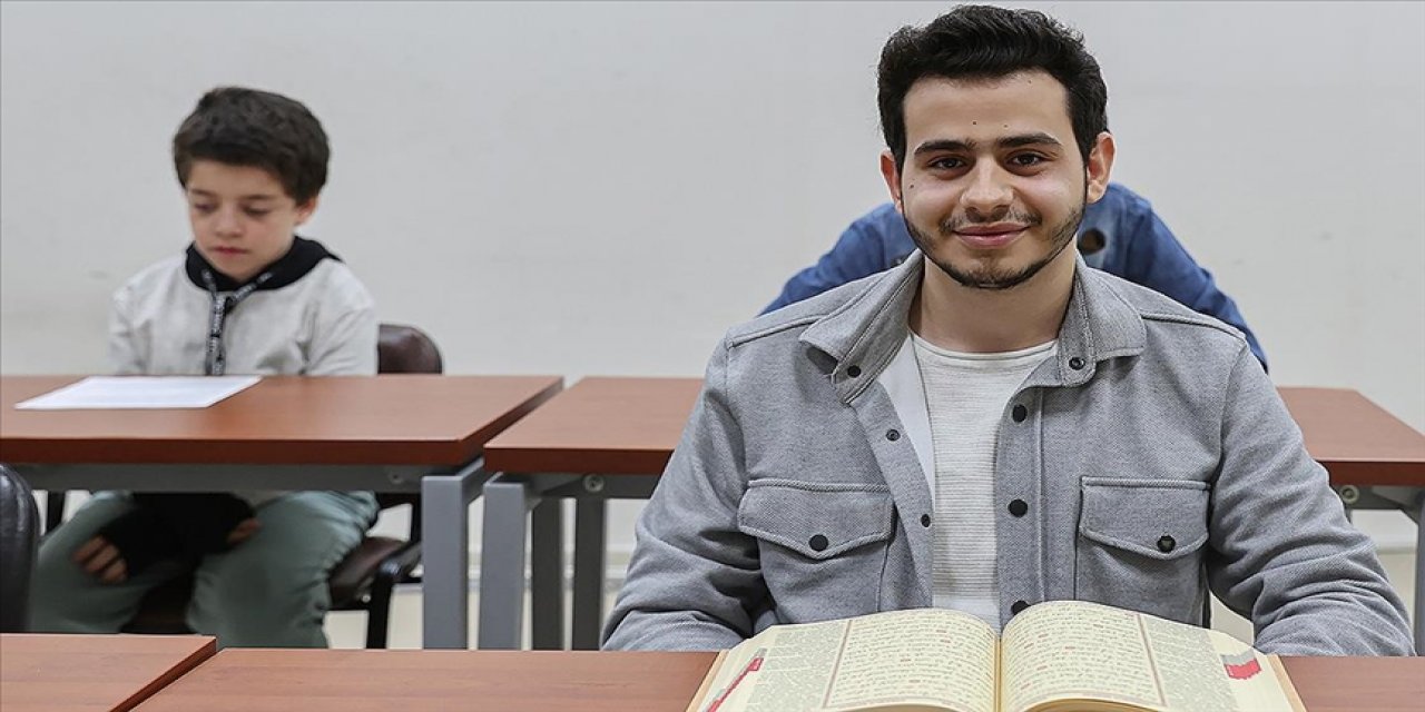 Kekemeliği iyileşen üniversiteli hafız gencin hayali imam olmak