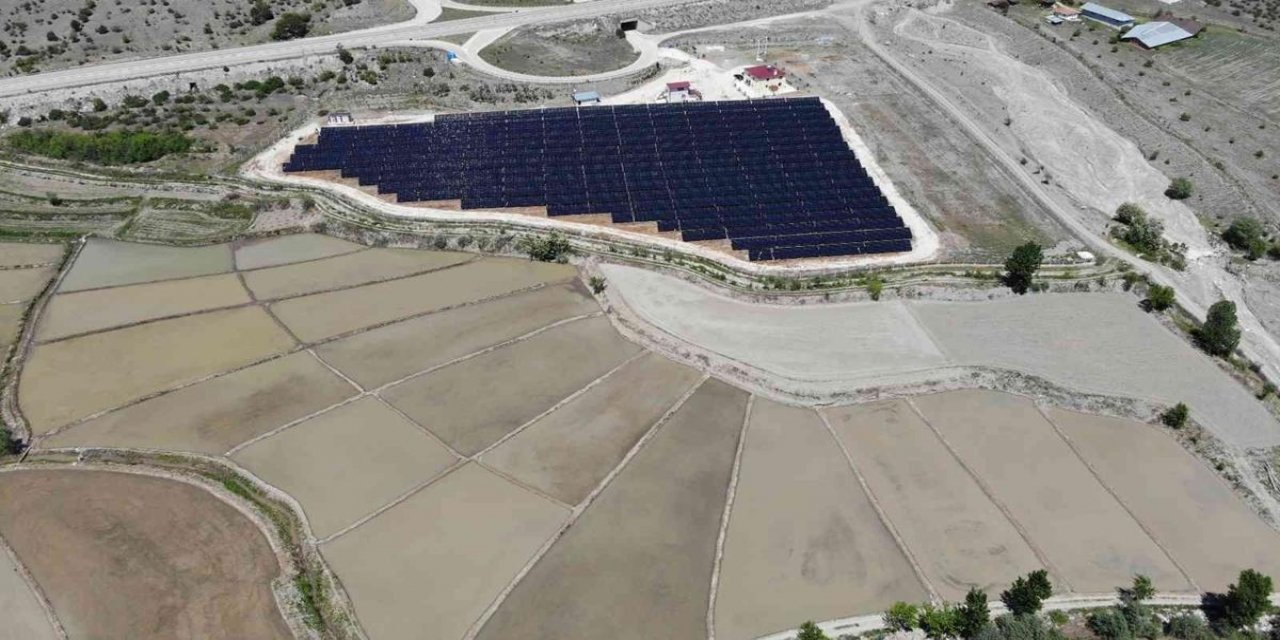 Atıl araziye güneş enerjisi kurdu 6 bin hanenin elektrik ihtiyacını karşılıyor!