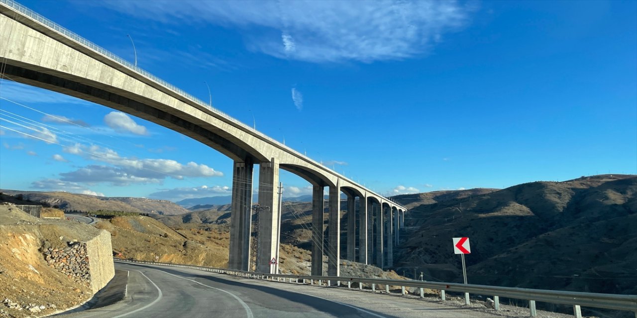 Türkiye'nin en yüksek ayaklı viyadüğü trafiğe açılıyor