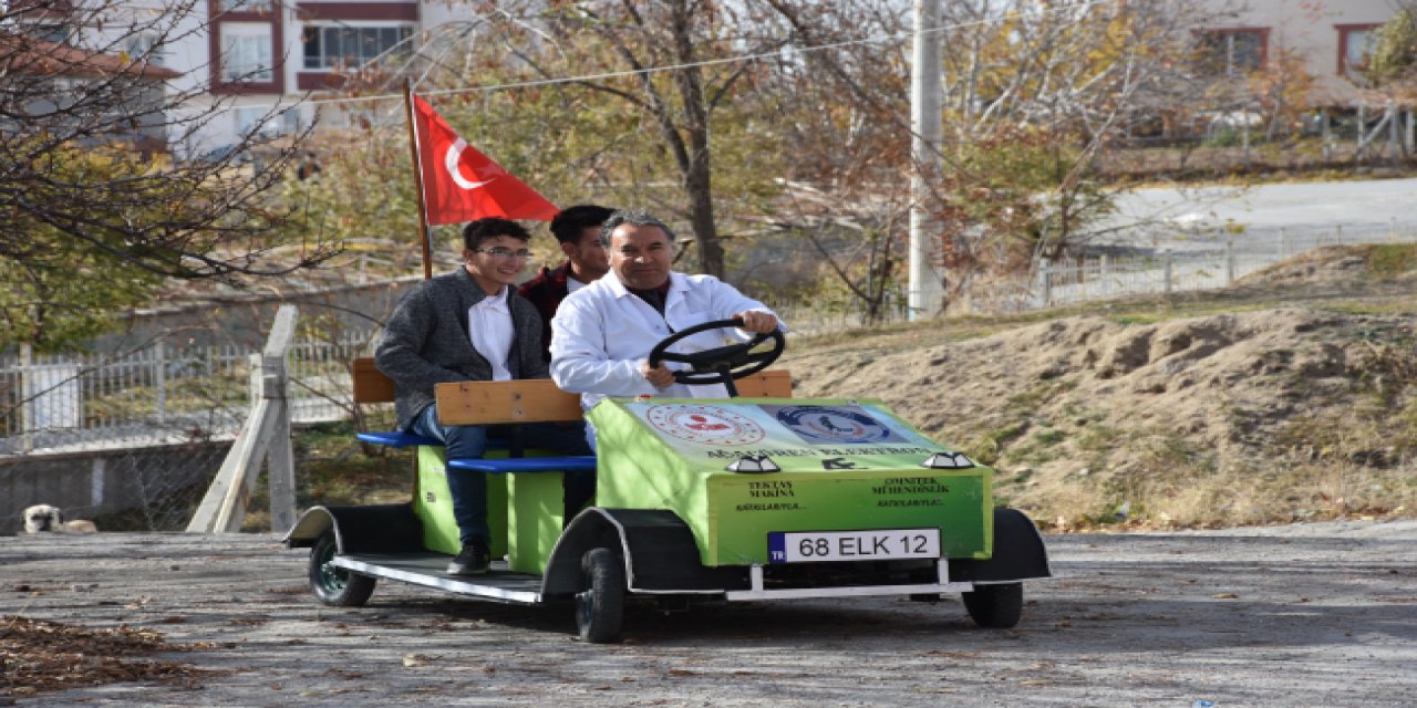 Atık malzemelerden elektrikli araç yaptı