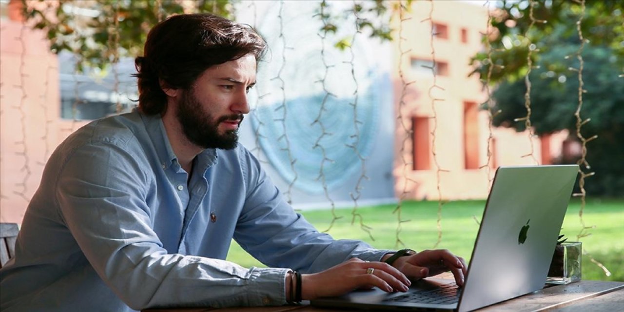 Eğitim için gittiği ABD'de videolu arayüzle "iş bulma alışveriş merkezi" kurdu