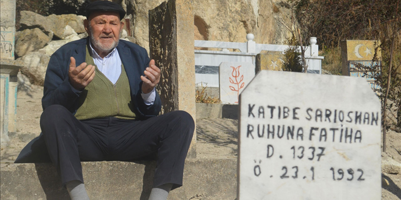 102 yaşındaki Mustafa Dede 30 yıl önce vefat eden 'Katibe'sini unutamıyor