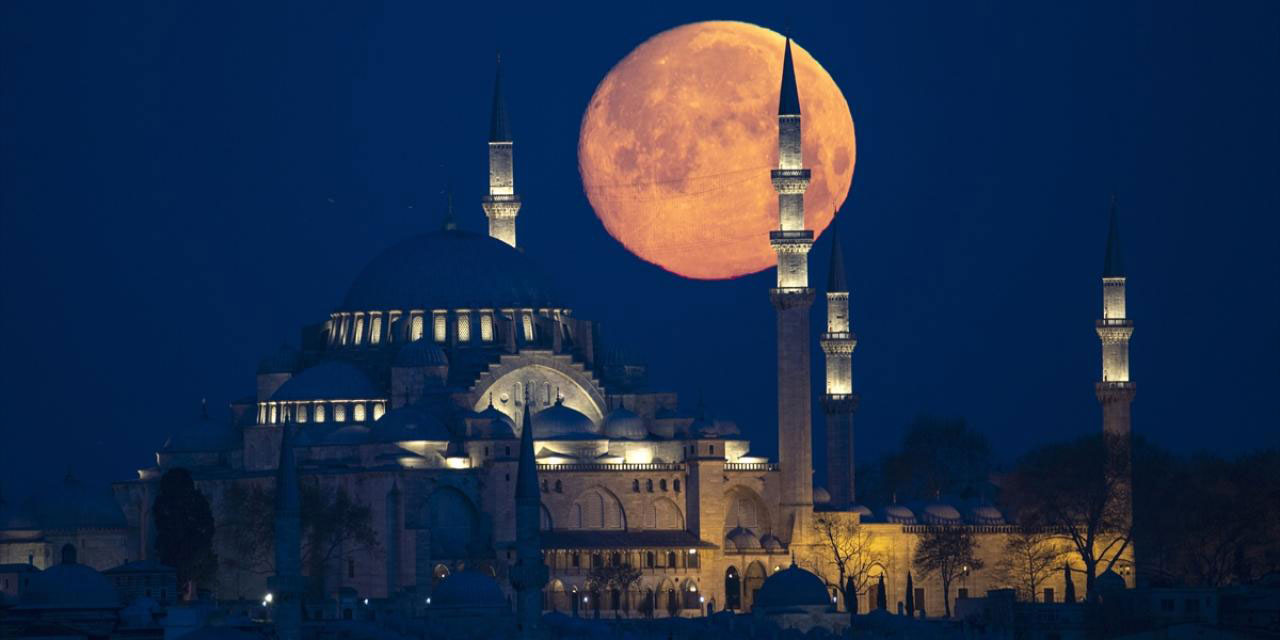 Regaib ne demek? Regaib Kandili'nde hangi ibadet edilir? Peygamberimiz (asm) bu gece ne yapardı?