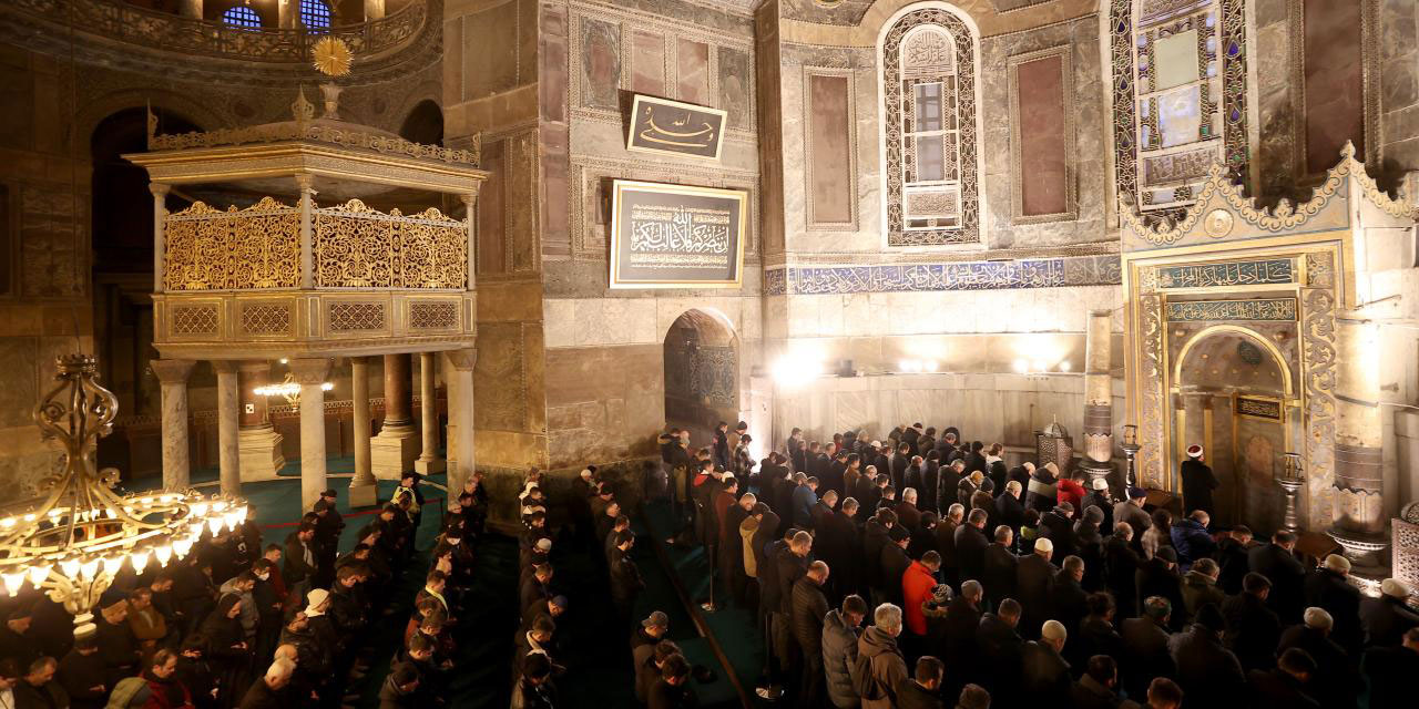 Regaip gecesi Kur'an'la, duayla, namazla, zikirle idrak edildi