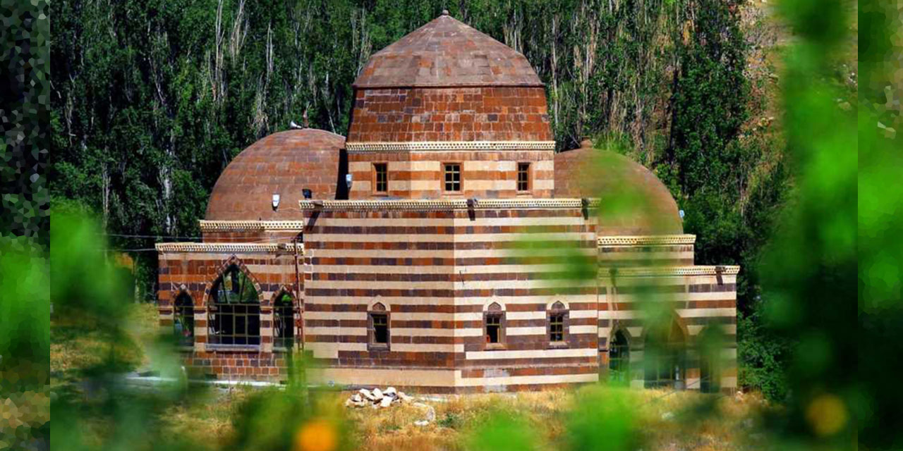 Genç Said, Ahmed-i Hanî Türbesinde!