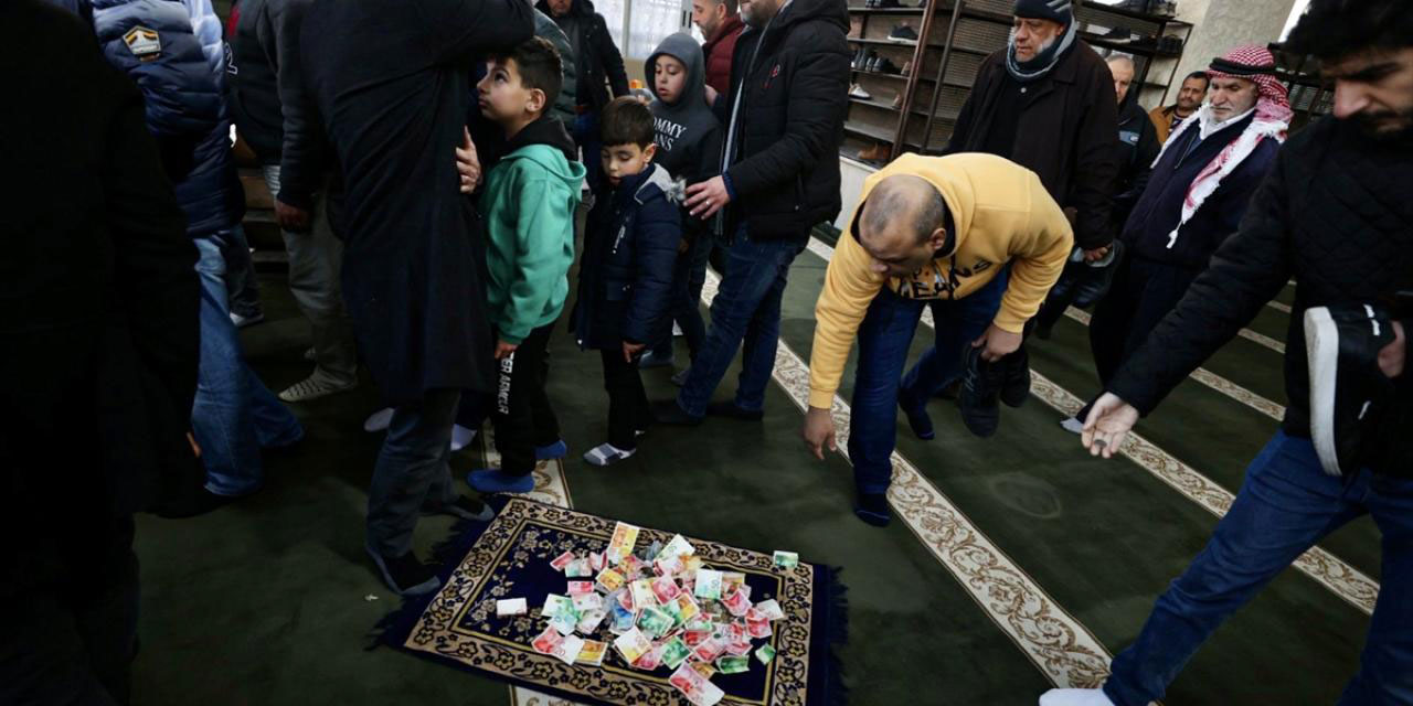 Filistin'de camilerde depremzedeler için yaklaşık 1 milyon dolar toplandı