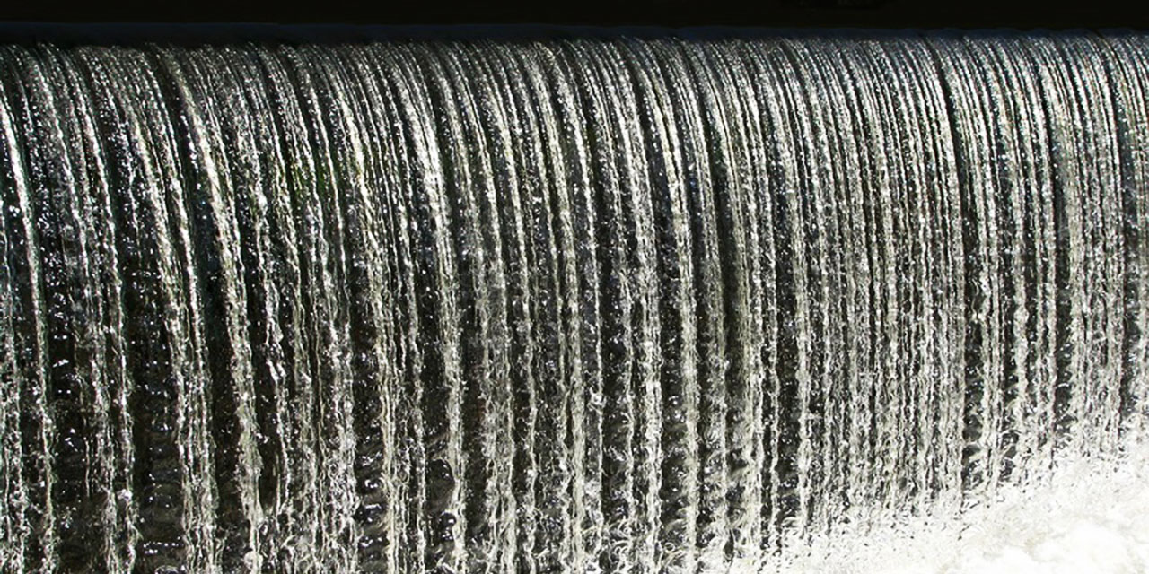 Fahr-i Kâinat Efendimizin parmaklarından su akıtarak orduya içirmesini tefekküre daldım