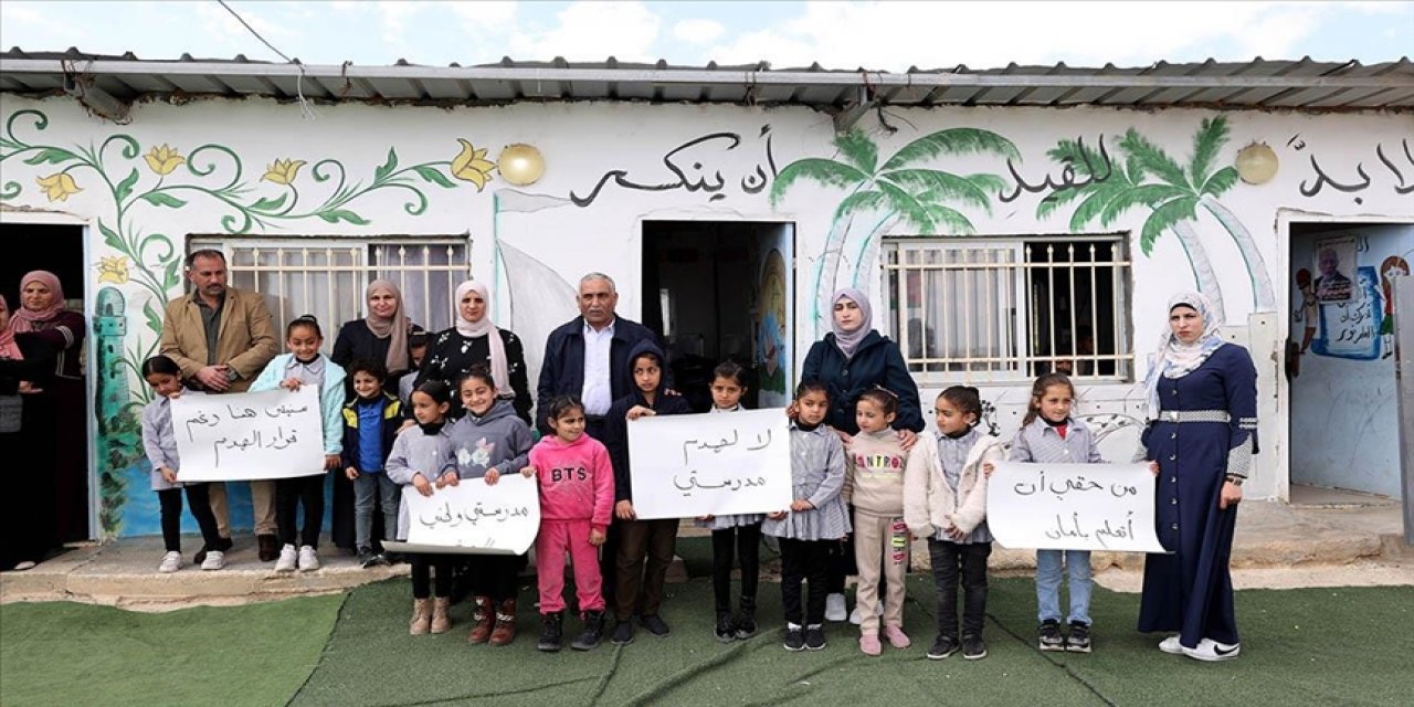 İşgalci İsrail'in yıkmakla tehdit ettiği okulun öğrencileri direniyor