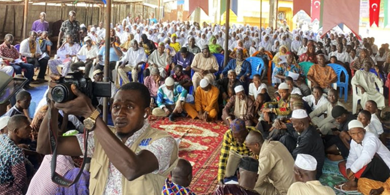 Afrika'dan Türkiye'deki depremzedeler için Kur'an ve dua hediyeleri