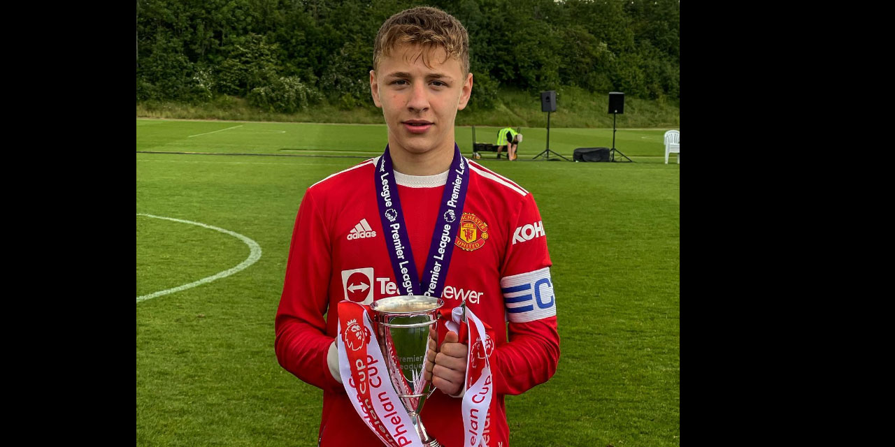 Manchester United futbolcusu Kur'an okudu sosyal medya coştu