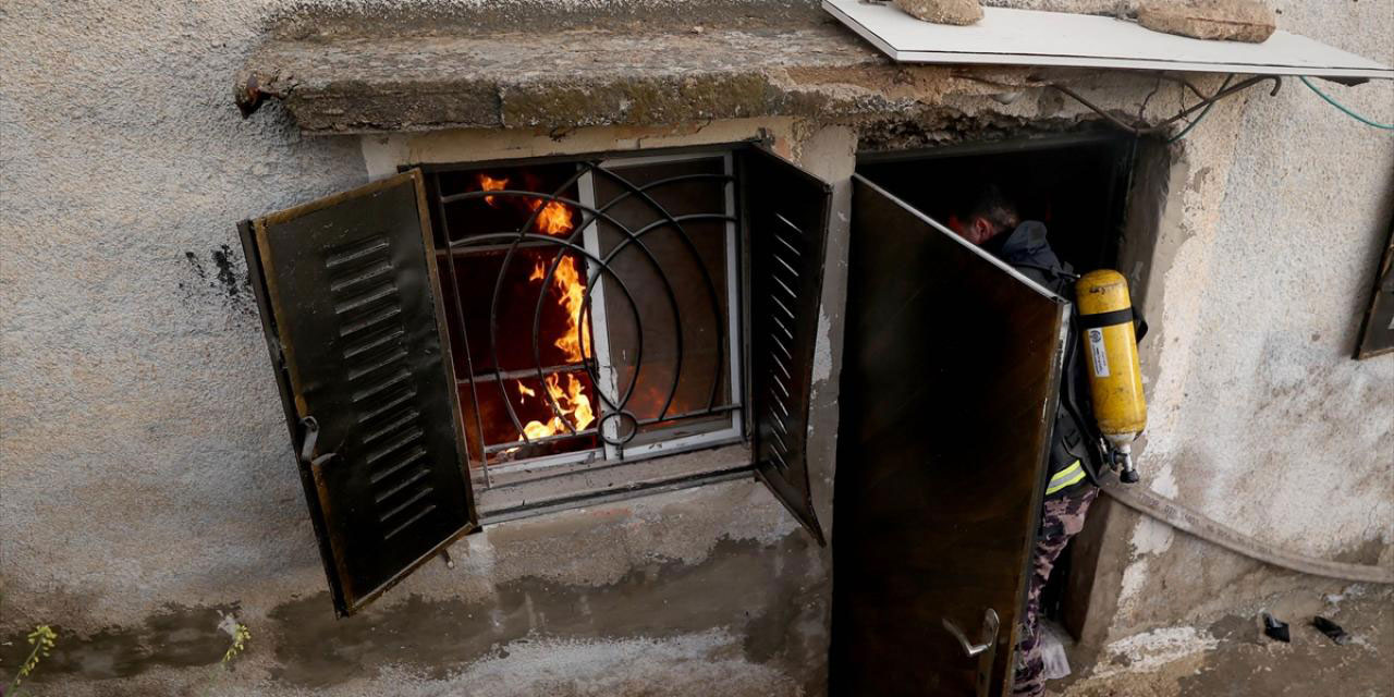 İşgalci Yahudiler Filistinli ailenin evini yaktı, 4 çocuk ölümden döndü