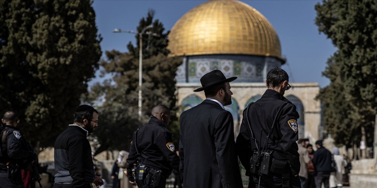 İşgalci Yahudilerden Mescid-i Aksa'ya baskın