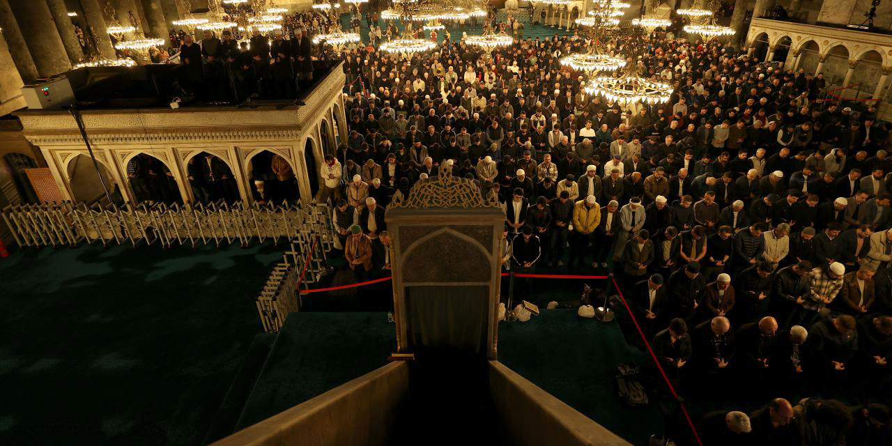 Kadir Gecesi, Kur'an-ı Kerim, zikir, namaz, Cevşen ve dualarla idrak edildi