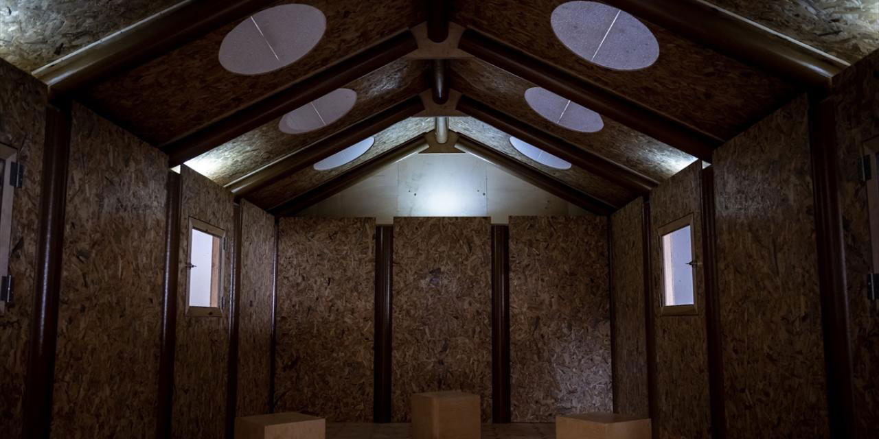 Japon mimarın deprem bölgesine özel tasarımı 'kağıt masura evi' Hatay'a gönderildi