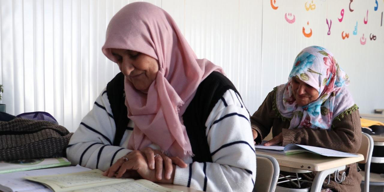 Malatyalı depremzedeler Kur'an öğrenerek deprem psikolojisinden uzaklaşıyor