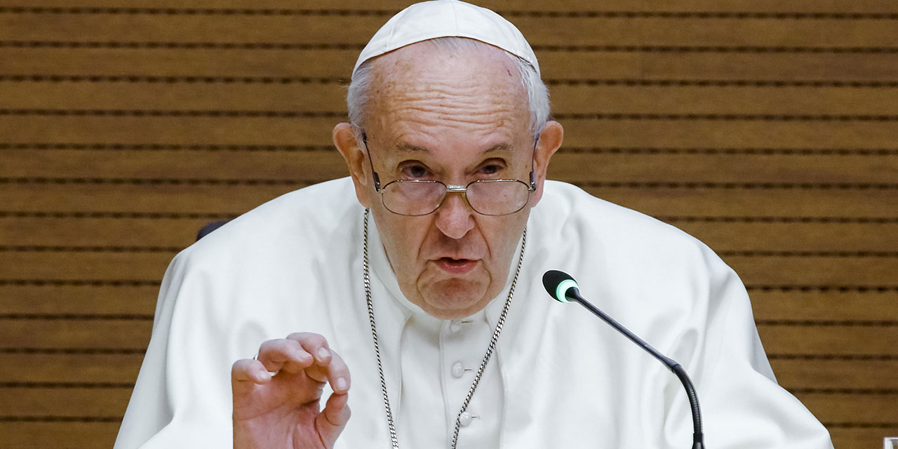 Papa fırçaladı: Evcil hayvanlara 'çocuk' muamelesi yapmayın!