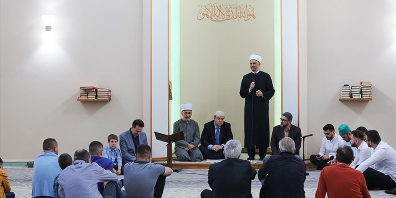 Bosna Hersekli Müslümanlar, hacca "ikrar duasıyla" uğurlanıyor