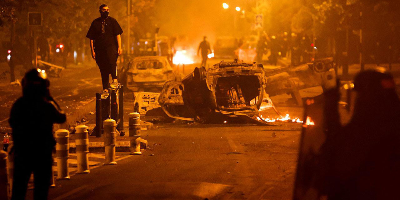 Fransa İçişleri Bakanı: Protestocuların sadece yüzde 10'u göçmen!