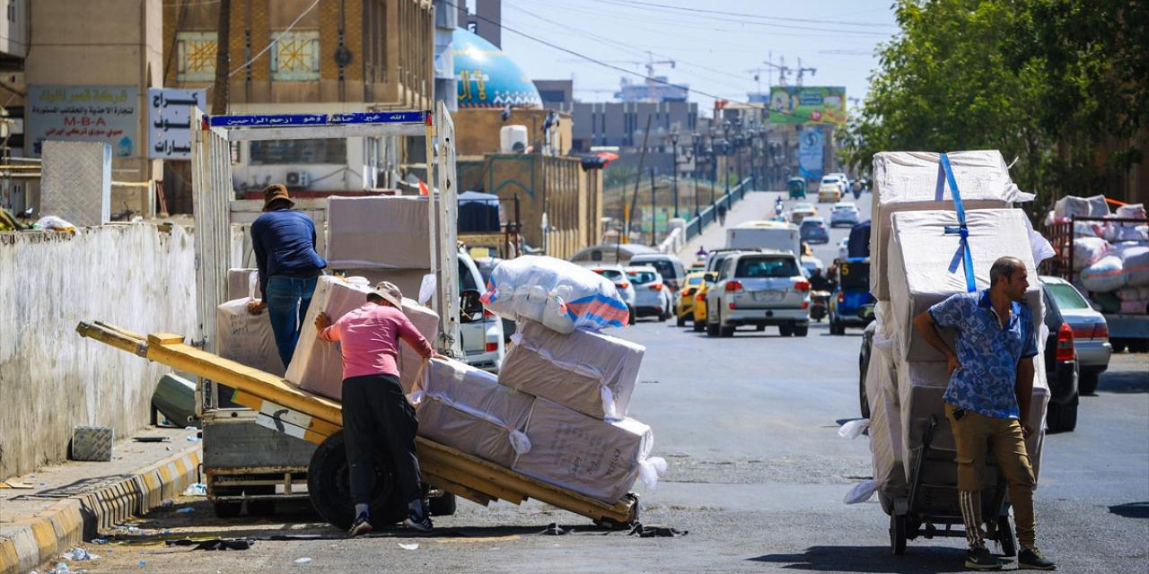 Yevmiyeli işçiler 50 derece sıcaklıkta ekmek parası için çalışıyor