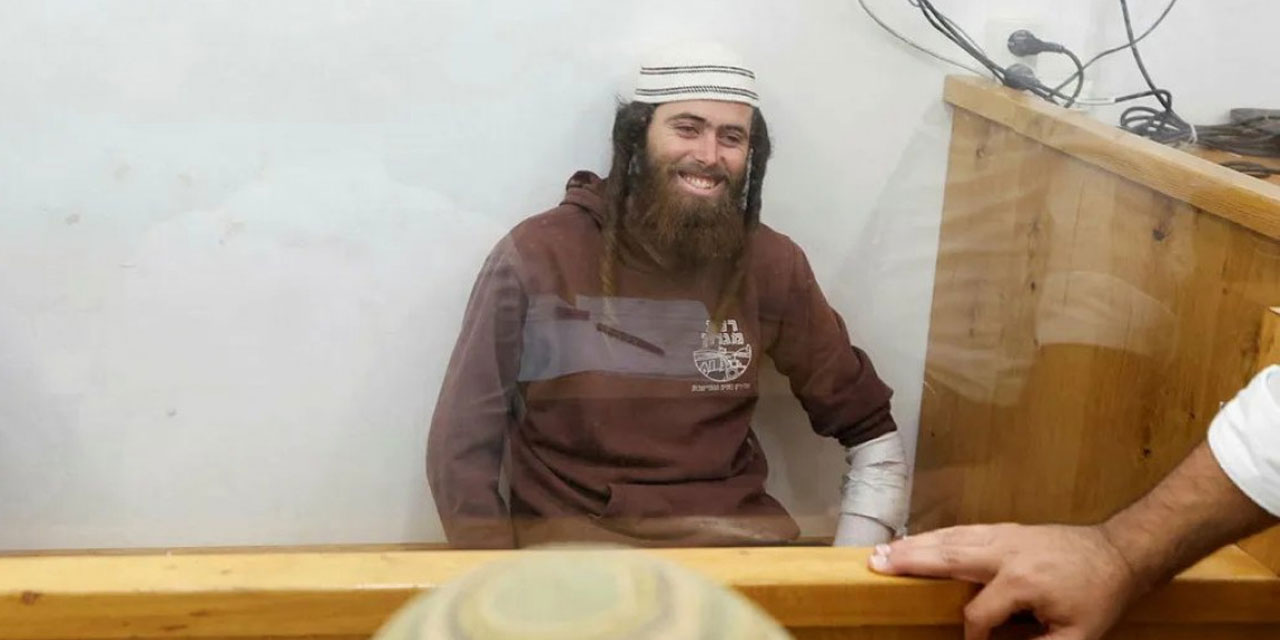 Filistinli genci öldürmesine rağmen serbest bırakılan Yahudi yerleşimci pis pis sırıttı!