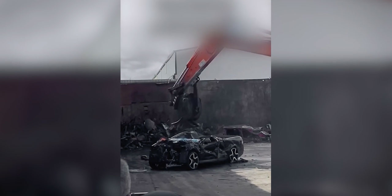 Avustralya polisi hız sınırını aşan şahsın arabasını paramparça etti