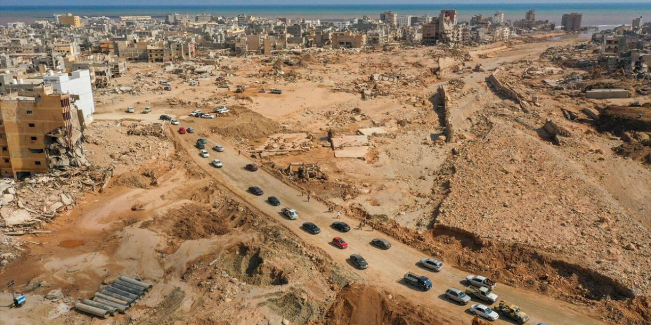 Derne'de selden etkilenen bölgenin çevresine çit çekiliyor