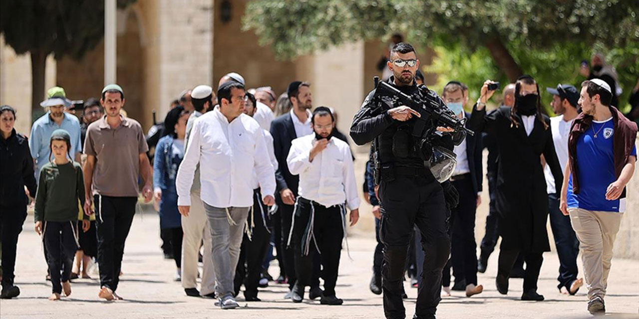 İşgalci fanatik Yahudiler Mescid-i Aksa'ya baskın düzenledi