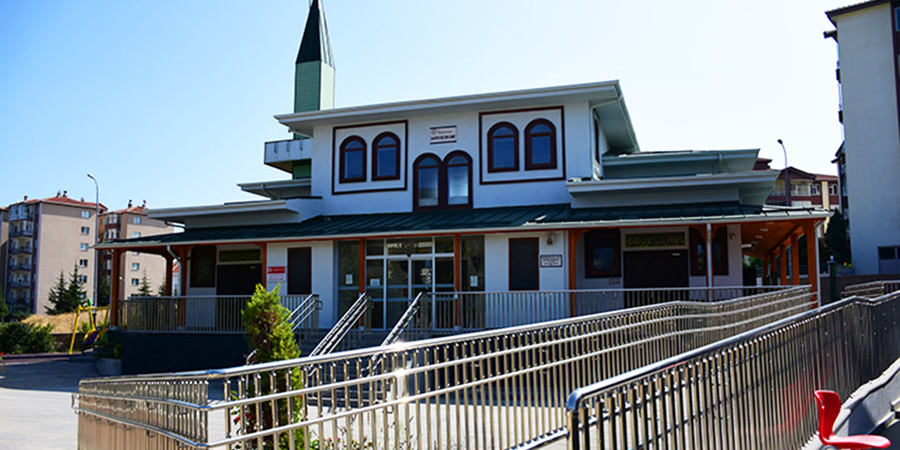 Eskişehir'deki "engelsiz cami" özel gereksinimli bireylerin ibadetlerini kolaylaştırıyor