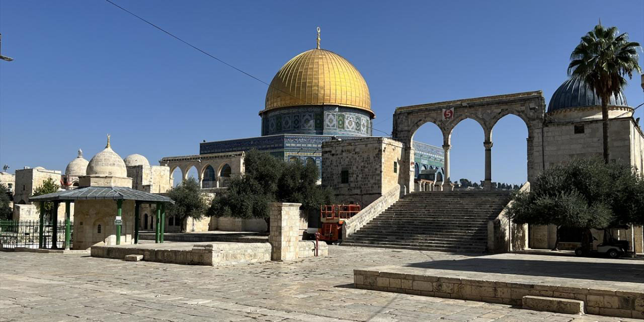 Mescid-i Aksa, terörist israil polisinin kısıtlamaları nedeniyle bu cuma da neredeyse boş kaldı