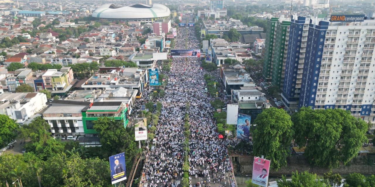 Endonezya'da yüzbinler Filistin için meydanlarda