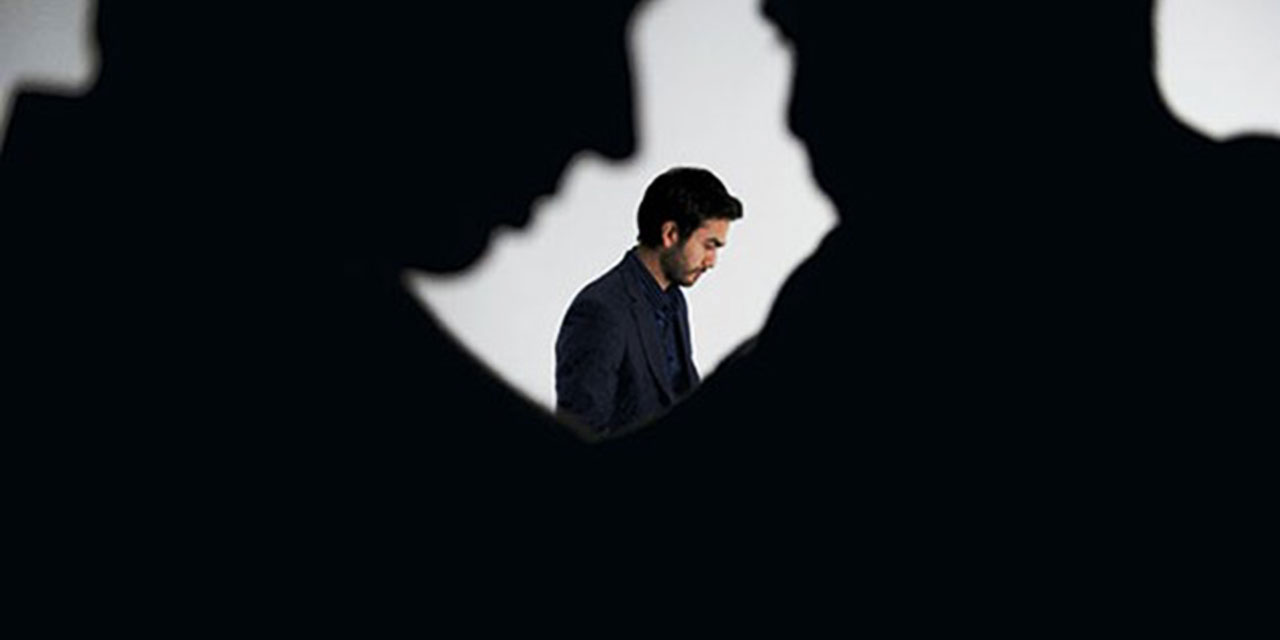 Gıybet, alçak bir silâhtır, izzet-i nefis sahibi, bu pis silâha tenezzül etmez