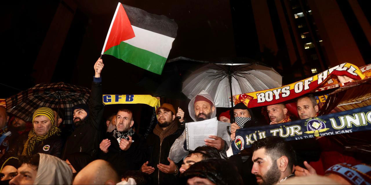 Taraftar gruplarından Filistin'e destek: israil terör devletidir
