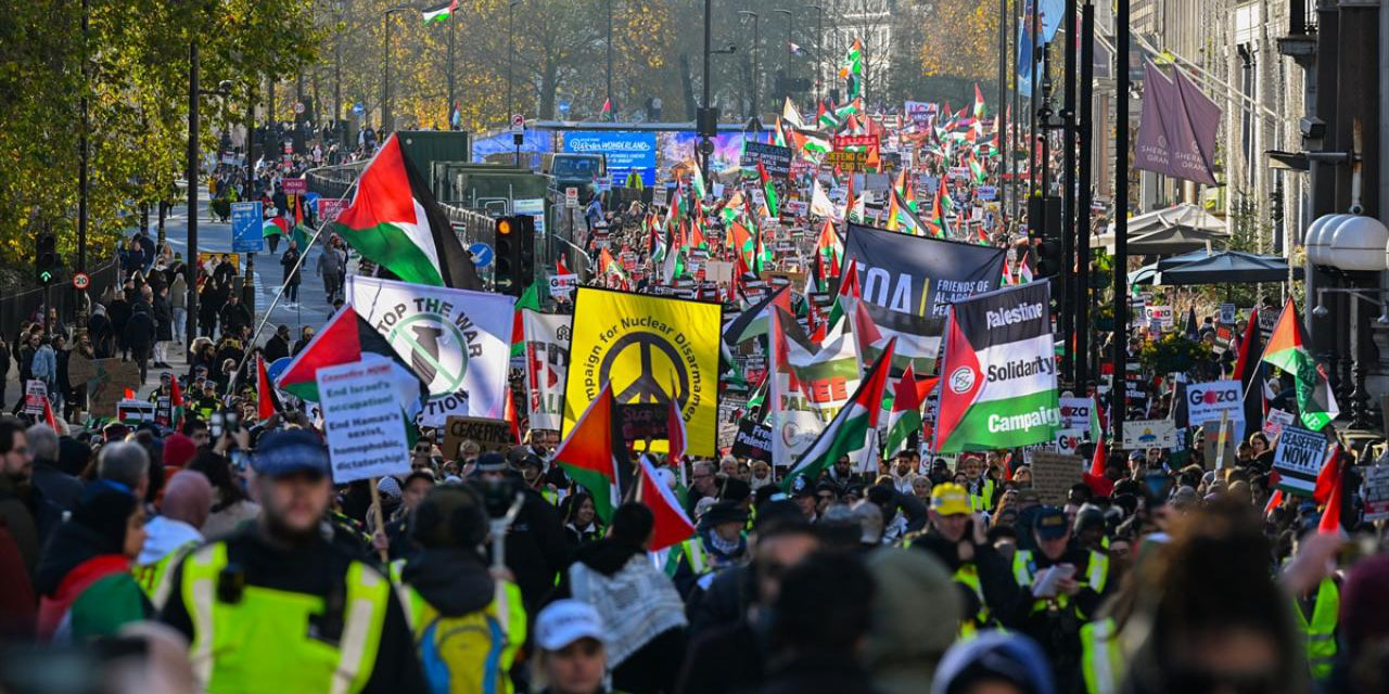 İngiltere'de on binlerce kişi Gazze için 7. kez sokaklarda