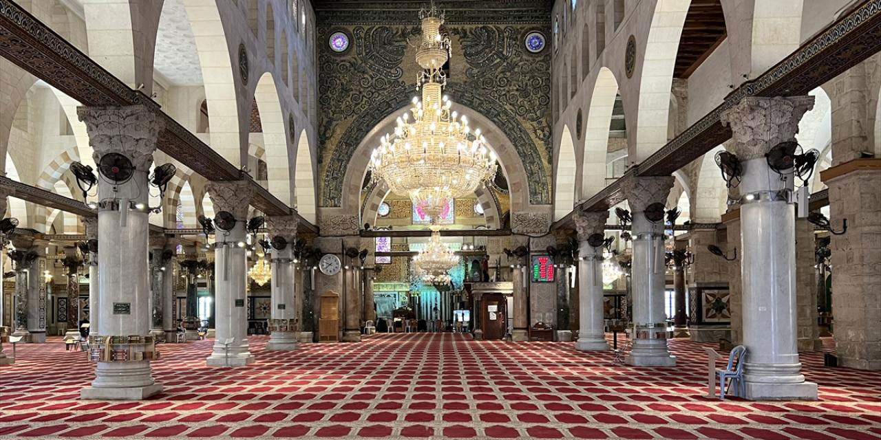 Katiller sürüsü, Mescid-i Aksa'da cuma namazını 8 haftadır kısıtlıyor