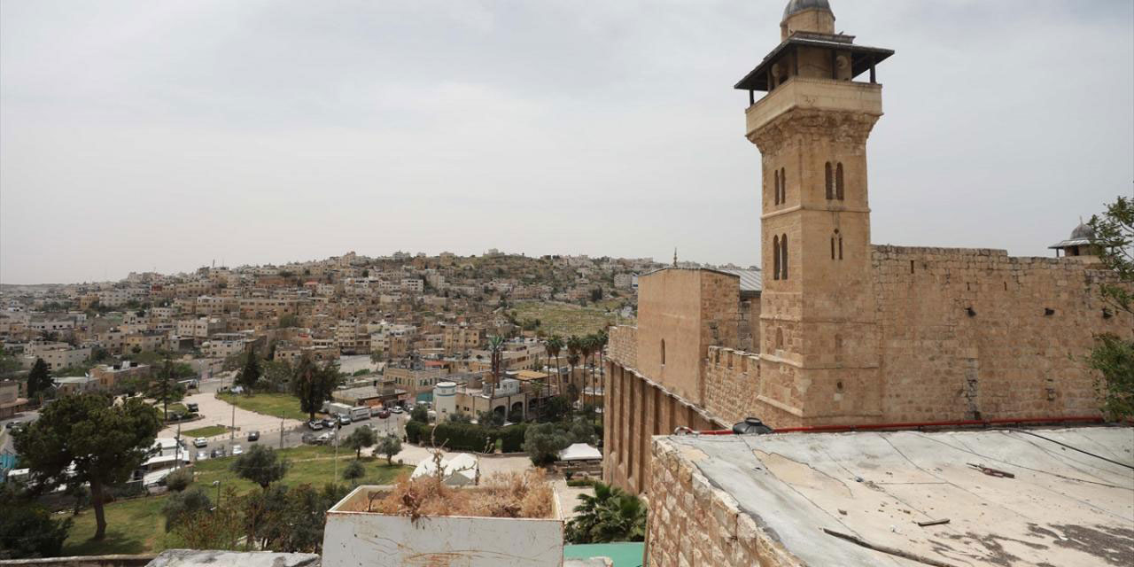 Terörist israil, İbrahim Camisi'nde sabah ezanının okunmasını günlerdir engelliyor
