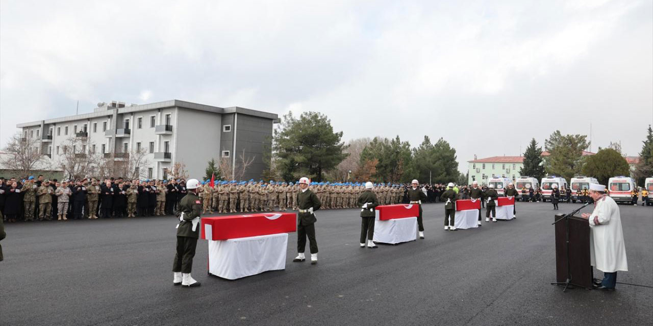 Şehitlerimizi dualarla ebedi aleme uğurladık