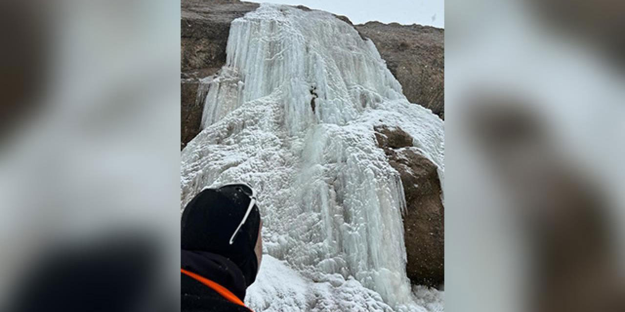 Ağrı'da 33 metrelik şelale dondu
