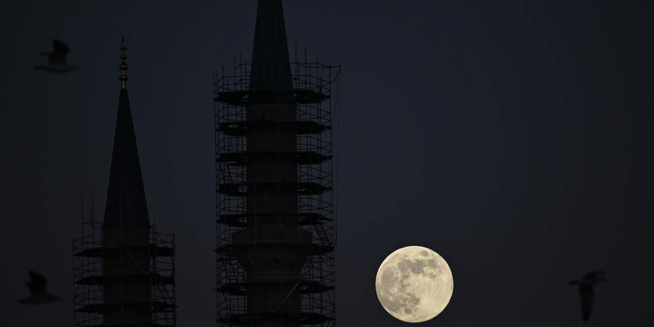 Selimiye Camisi ve dolunay