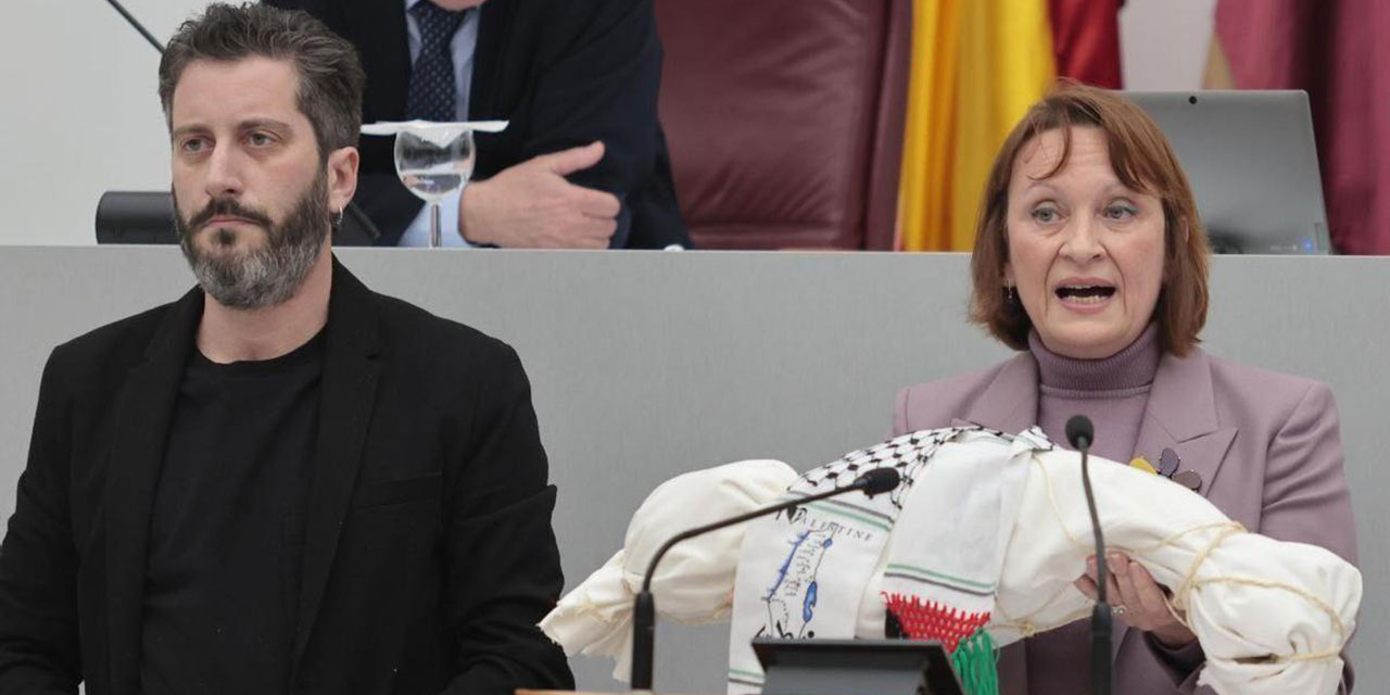 İspanya Meclisi'nde israile 'kefenli' protesto: Lanet olsun soykırımcılara!