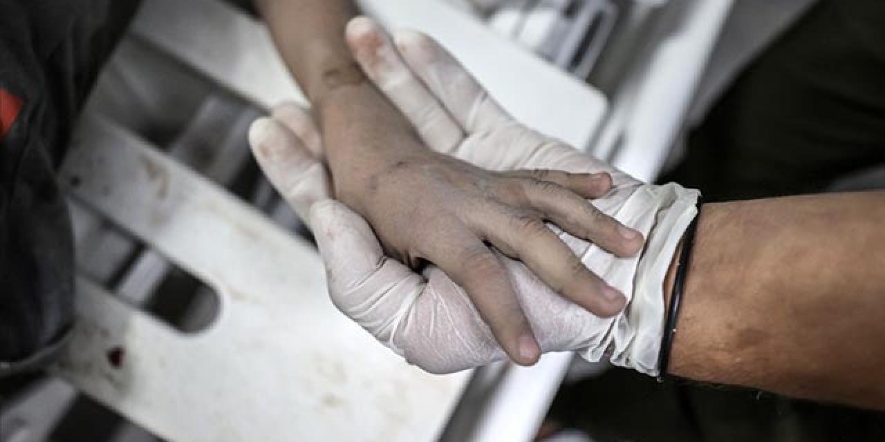 Gazze'de, israilin saldırılarında yaralanan Filistinli çocuklar çektikleri acıyı anlattı