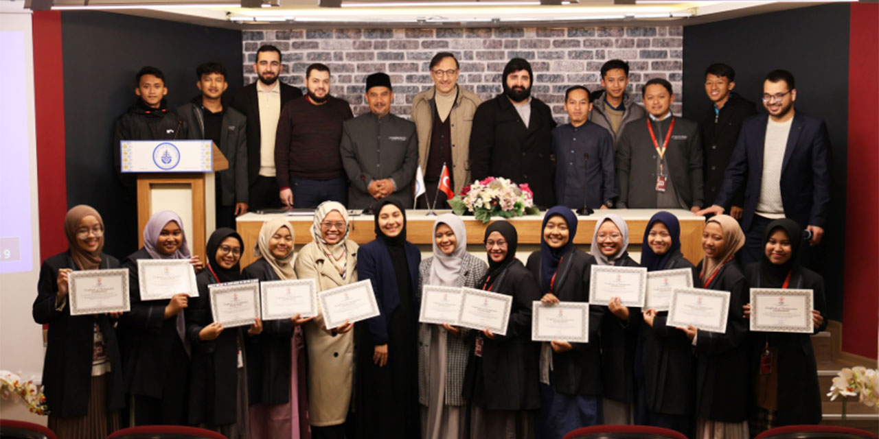 Endonezyalı üniversite öğrencileri İstanbul'da Risale-i Nur programına katıldı