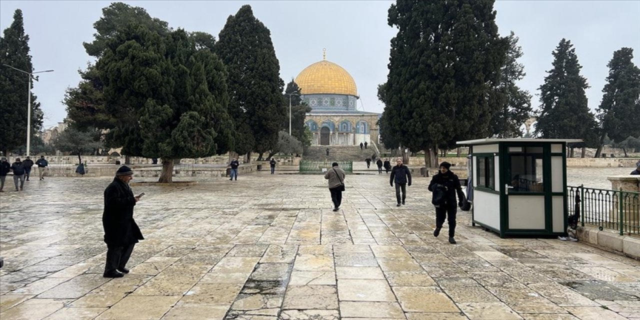 Soykırımcı israil, Mescid-i Aksa'da cuma namazı kılınmasını 17 haftadır kısıtlıyor