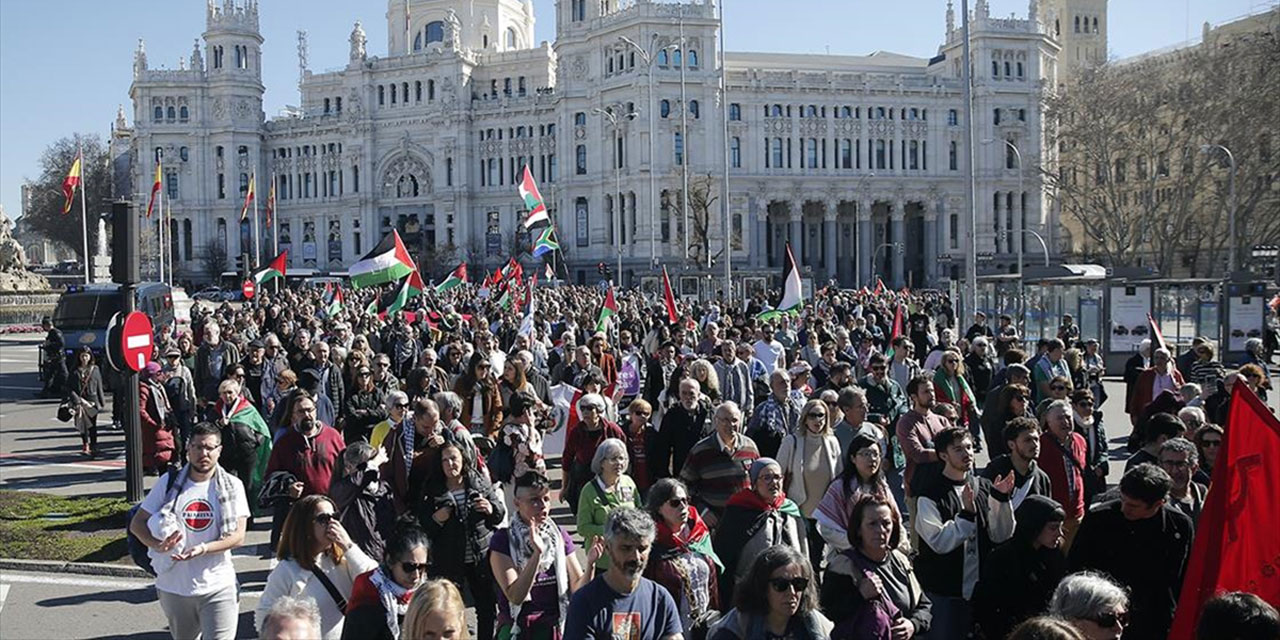 Avrupa'da binlerce kişi Filistin'e destek için sokaklarda: Katil israili durdurun!