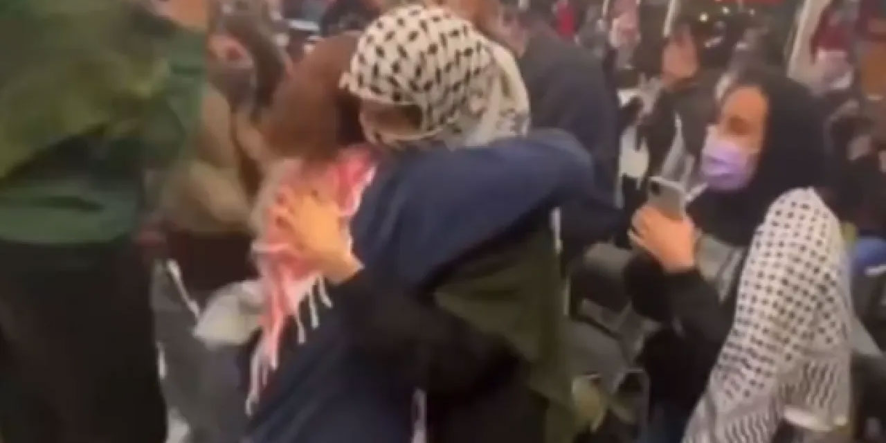 Üniversite öğrencileri israile gönderilecek 20 milyon dolarlık yardımı engelledi