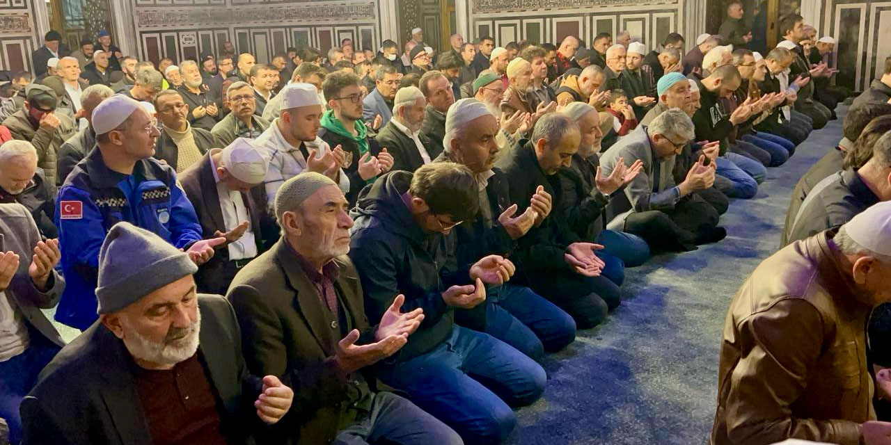 Bugün tüm camilerde yatsı namazında Gazze için dua edilecek